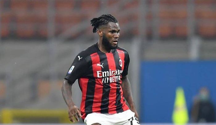 Franck Kessie dalam laga melawan Fiorentina di Stadion San Siro pada Minggu (29/11/2020).