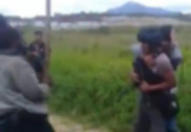 Mengerikan, Sopir Truk Asal Sulawesi ini Tewas Diamuk Massa Papua di Depan Polisi Bersenjata 'Polisi Biarkan Adik Saya Jadi Korban Penghakiman Massa'