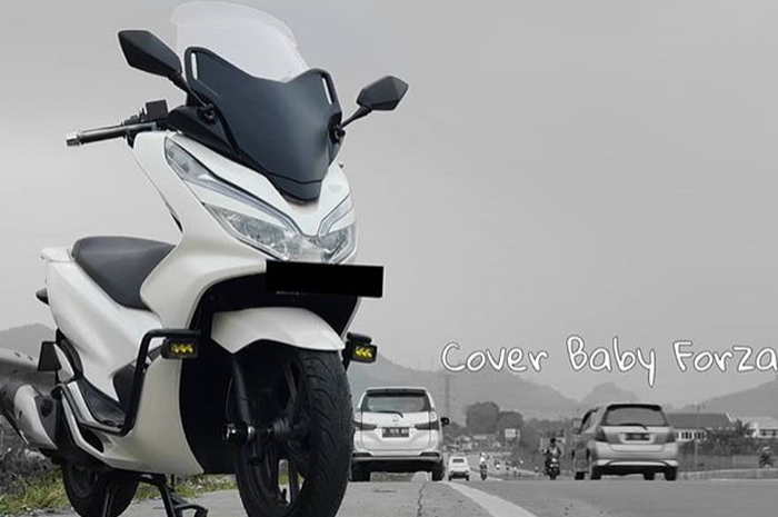 Honda PCX150 dengan cover mirip punya Honda Forza