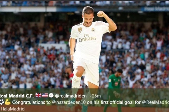 Penyerang Real Madrid, Eden Hazard, melakukan selebrais seusai menjebol gawang Granda dalam laga di Estadio Santiago Bernabeu, Sabtu (5/20/2019).