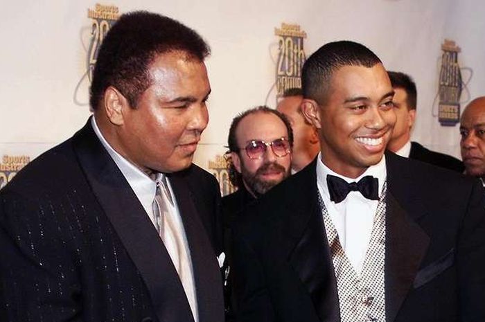 Muhammad Ali (kiri) dan Tiger Woods.