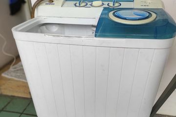Penyebab mesin cuci keluar air terus dan cara mengatasinya