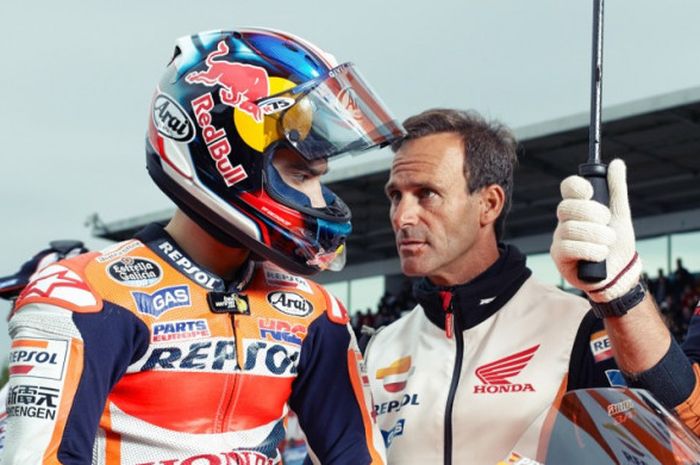 Dani Pedrosa (saat masih bersama Repsol Honda) dan Alberto Puig.