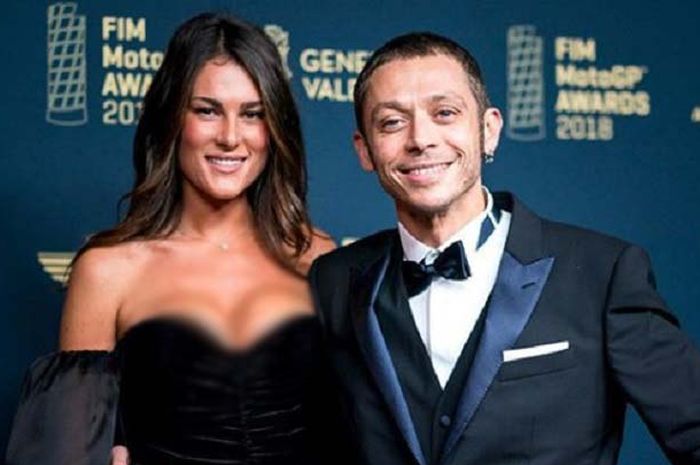 Francesca Sofia Novello (kiri) dan Valentino Rossi (kanan).