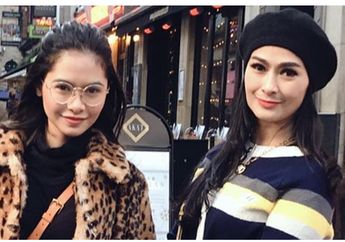 Seperti Kakak Adik, Begini Gaya Kompak Anak Iis Dahlia, Salshadilla Juwita dan Mama Saat di London!
