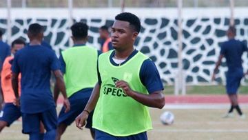 Ramai Rumakiek muncul dalam sesi latihan Persipura Jayapura hari kedua yang digelar di Lapangan Mahachandra Universitas Cenderawasih, Waena, Kota Jayapura, Papua, Selasa (5/7/2022)