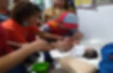 Seorang Bayi Malang Dibuang di Luar Restoran, Pelayan Wanita Ini Lakukan Tindakan yang Tak Terduga