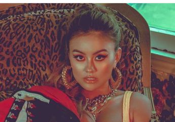 Pakai Sepatu Berhiaskan Kristal Seharga Puluhan Juta di AMA 2019, Agnez Mo Dipuji Media Asing
