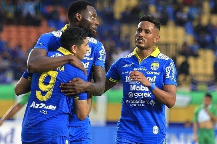 Selebrasi Wander Luiz bersama rekan-rekannya di Persib.