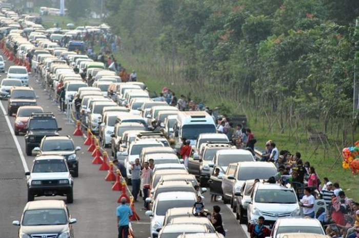 Ternyata, macet tidak cuma bikin kita suntuk, stres, emosi, dan terlambat ke kantor, tapi juga berpengaruh buruk untuk kesehatan. 