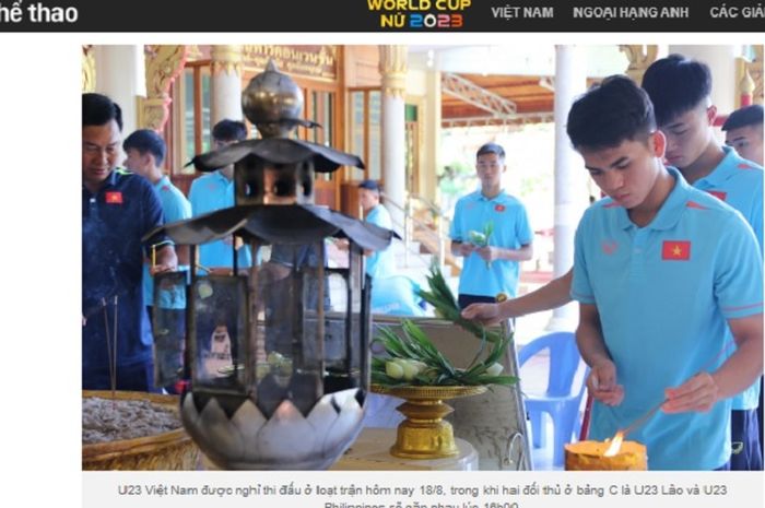 Timnas U-23 Vietnam saat menjalani ritual ibadah di tempat sakral Thailand jelang berlaga di Piala AFF U-23 2023.