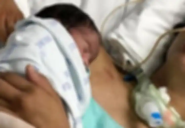Koma Selama 23 Hari, Ibu Ini Mulai Sadar Ketika Bayinya Diletakkan di Dadanya, Tim Medis Tak Kuasa Menahan Tangis