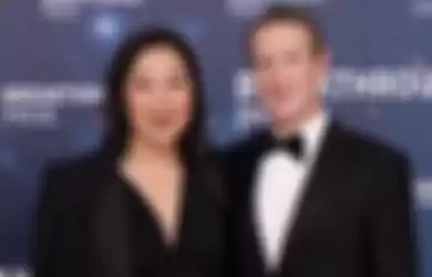 Pendiri sekaligus CEO Facebook, Mark Zuckerberg dan istrinya.