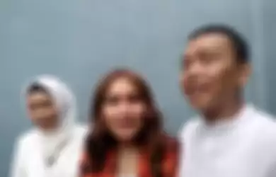 Ayu Ting Ting didampingi Umi Kalsum dan Abdul Rozak saat Grid.ID temui di kawasan Tendean, Mampang, Jakarta Selatan, Kamis (20/6/2019).