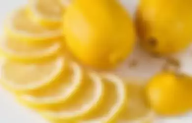 Ilustrasi lemon - cara memutihkan selangkangan alami