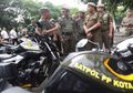 Jadi Garda Terdepan di Jalan untuk Bubarkan Kerumunan Pelanggar PSBB, Petugas Satpol PP Curhat Pilu: 'Kami Juga Manusia yang Takut Penyakit'