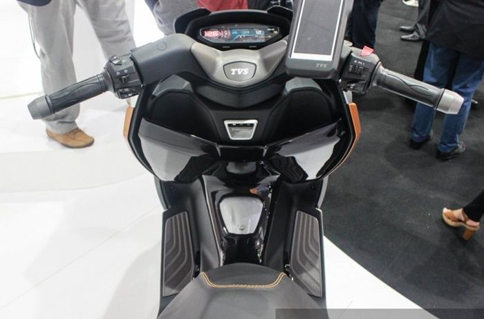 Area kemudi motor konsep TVS Entorq 210