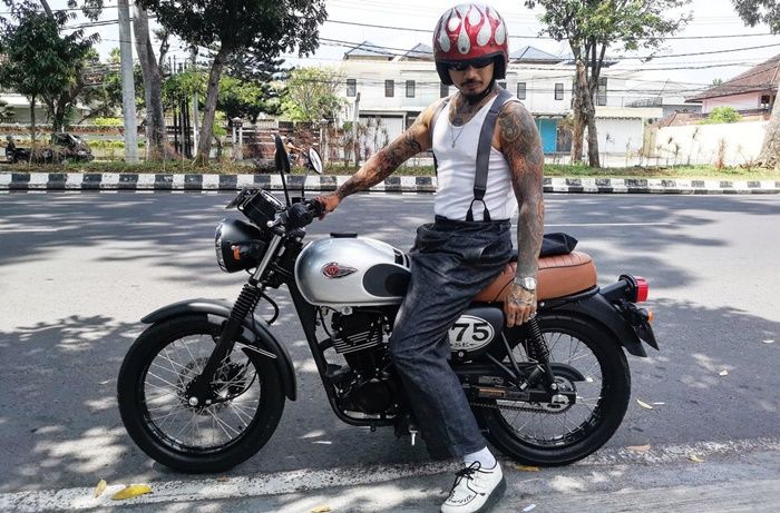 Sosok Kontroversial Jerinx Sid Kembali Viral Suka Naik Motor Matic Dan Retro Semua Halaman Motorplus