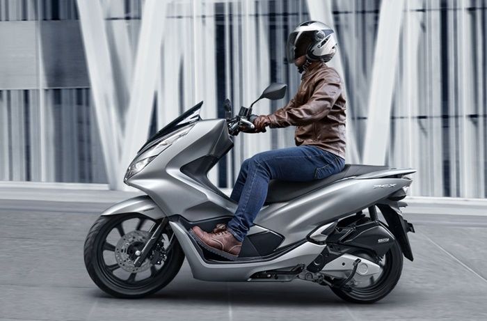 Jangan Sampe Salah Pilih Nih, Rekomendasi Warna Honda PCX: Memilih Gaya yang Sesuai dengan Kepribadian Mu!