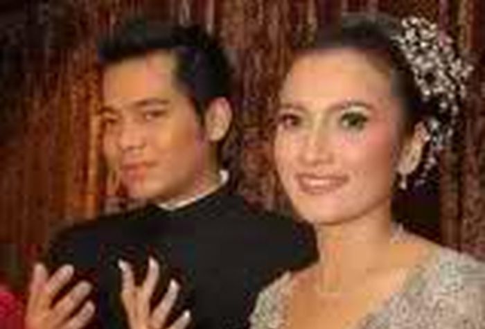Pernikahan Sarah Amalia dan Sony