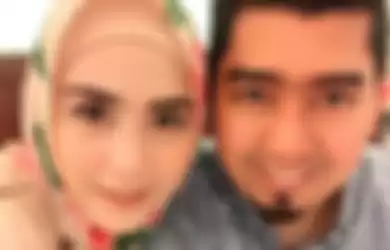 Inilah sosok April Jasmine, istri dari Ustaz Solmed