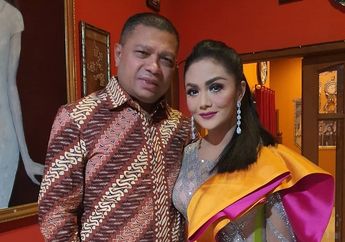 Krisdayanti Gelar Pesta Meriah dan Siapkan Kue Tart Hitam Bertabur Dollar untuk Raul Lemos, Netizen Justru Sebut Pasangan Ini Kaku: Biasanya Ada Adegan Cium Bibir Depan Umum Kok Sekarang Nggak?