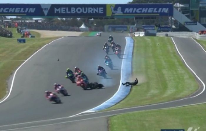 Crash Johann Zarco dan Marc Marquez.