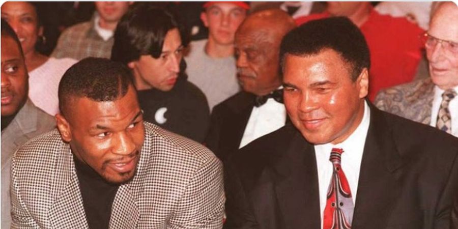 Enggak Takut Kualat, Momen Mike Tyson Colek Pipi Muhammad Ali Sebelum Duel