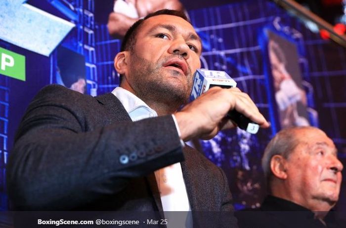 Petinju kelas berat asal Bulgaria, Kubrat Pulev.