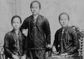Hari Kartini, Ini Sejarah Kebaya Indonesia Pakaian Nasional yang Wajib Kamu Ketahui!