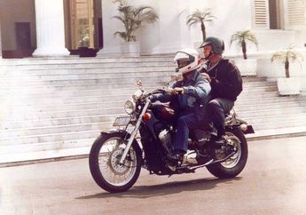 Selamat Jalan Pak Habibie. Potret Masa Kecil BJ Habibie, Gemar Naik Kuda, Pernah Kuliah di ITB Hingga Boncengi Pak Harto dengan Moge. Lihat Foto-foto Kenangannya yang Mengharukan!