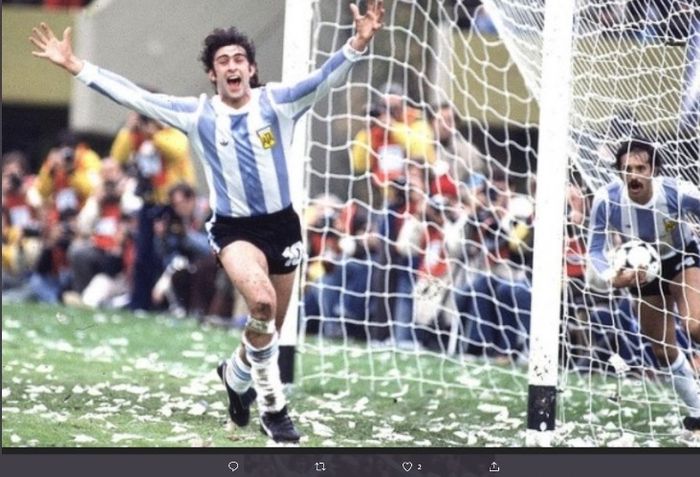 Legenda timnas Argentina, Mario Kempes, merayakan gol ke gawang Belanda padafinal Piala Dunia 1978.