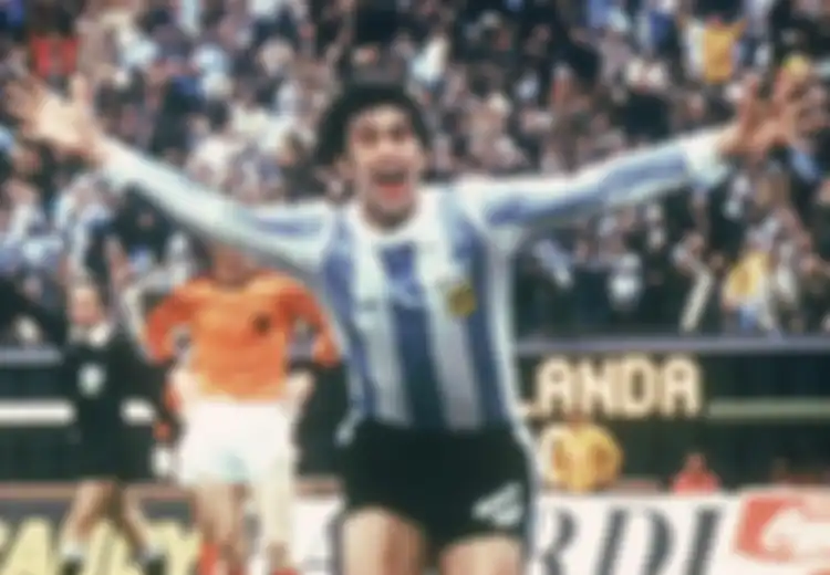 Tak Banyak Yang Tahu, Sosok Legenda Hidup Argentina Ini Pernah Main Di Liga Indonesia Dan Akhiri Karier Di Sini