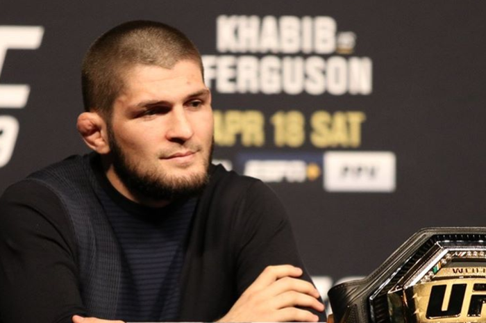 Pensiunan jagoan kelas ringan, Khabib Nurmagomedov kesulitan memprediksi salah satu duel yang bakal manggung di UFC 260.