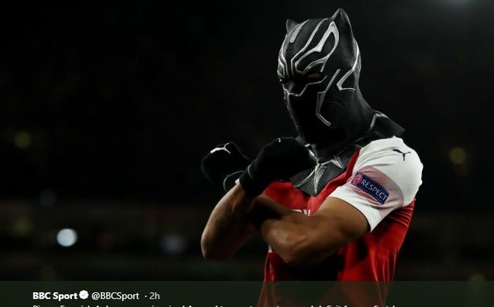 Selebrasi striker Arsenal, Piere-Emerick Aubameyang, menggunakan topeng Black Panther saat menghantar comeback Arsenal di Europa League.