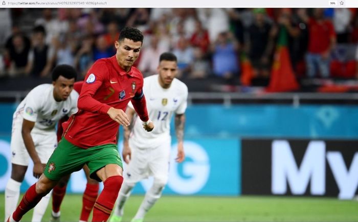 Megabintang timnas Portugal, Cristiano Ronaldo, dalam laga kontra Prancis pada penyisihan grup EURO 2020.