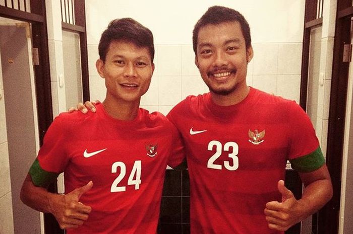 Bek Semen Padang, Dedi Gusmawan, bersama Hamka Hamzah saat membela timnas Indonesia pada 2015.