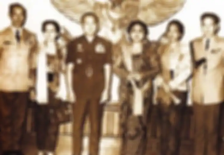 Kejujuran Kapolri Jenderal Hoegeng Bikin Hubungannya Renggang dengan Soeharto