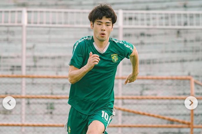 Pemain asing Persebaya Surabaya, Taisei Marukawa, saat menjalani latihan perdana secara terpisah dengan Bajul Ijo, Selasa (1/6/2021).