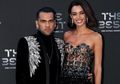 Tepis Semua Gosip Miring, Istri Dani Alves Suguhkan Pemandangan Romantis di Hari Valentine