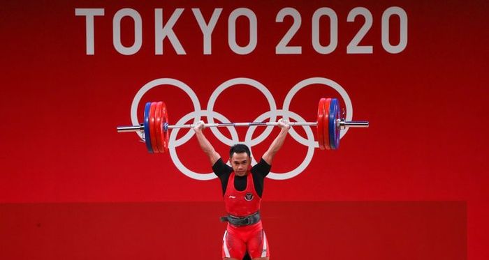 Lifter Indonesia Eko Yuli Irawan saat berjuang di kelas 61 kg angkat besi putra Olimpiade Tokyo 2020, Minggu (25/7/2021) siang WIB.