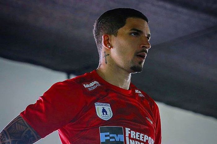 Arthur Cunha saat sesi lathan fisik bersama Persipura Jayapura.