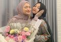 Padahal Cuma Ibu Sambung, Nathalie Holscer Disebut Mirip Putri Delina Gegara Unggahan Ini: 'Cantik Banget'