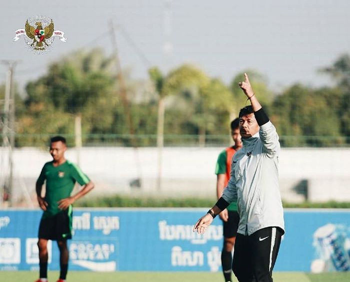 Indra Sjafri memimpin latihan timnas U-22 Indonesia menjelang laga melawan Myanmar di Piala AFF U-22 2019.