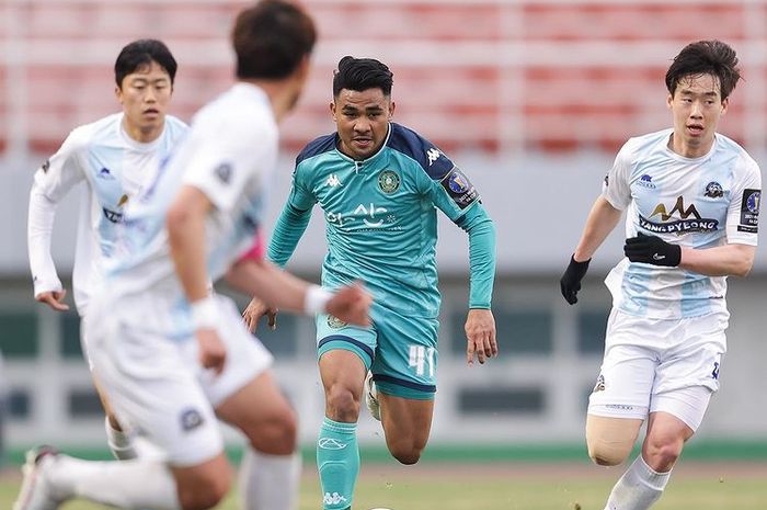 Bek timnas Indonesia, Asnawi Mangkualam, menjalani debutnya bersama Ansan Greeners di turnamen Piala FA Korea Selatan, Minggu (28/3/2021).