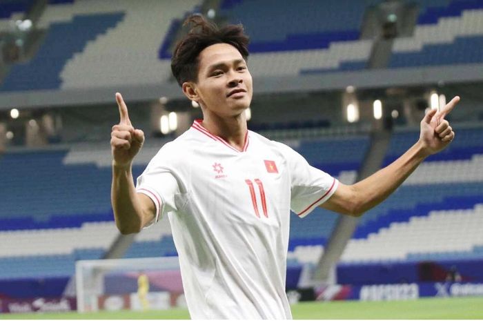 Bintang Timnas U-23 Vietnam Bui Vi Hao selebrasi sesuai mencetak gol ke gawang Kuwait dalam Piala Asia U-23 2024.