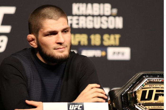 Petarung UFC asal Rusia, Khabib Nurmagomedov, dinilai Henry Cejudo bakal kerepotan saat berjumpa tendangan Justin Gaethje.