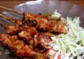 Aroma Busuk dari Rumah Pedagang Sate Bikin Curiga, Setelah Digerebek Polisi Temukan Barang Bukti Menjijikkan untuk Olahan Sate yang Dijualnya