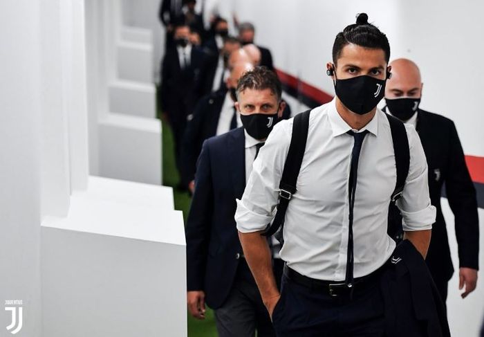 Megabintang Juventus, Cristiano Ronaldo, bersiap melakoni laga Liga Italia kontra Bologna di Stadion Renato Dall'Ara, Senin (22/6/2020).