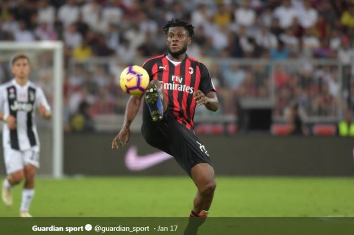 Aksi gelandang AC Milan, Franck Kessie.